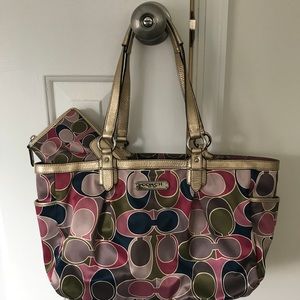 Gorgeous Coach purse and wallet! Excellent condition!